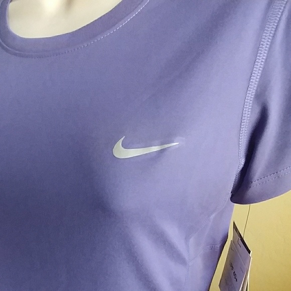 NEW women's Nike running tee. Small - Picture 2 of 7